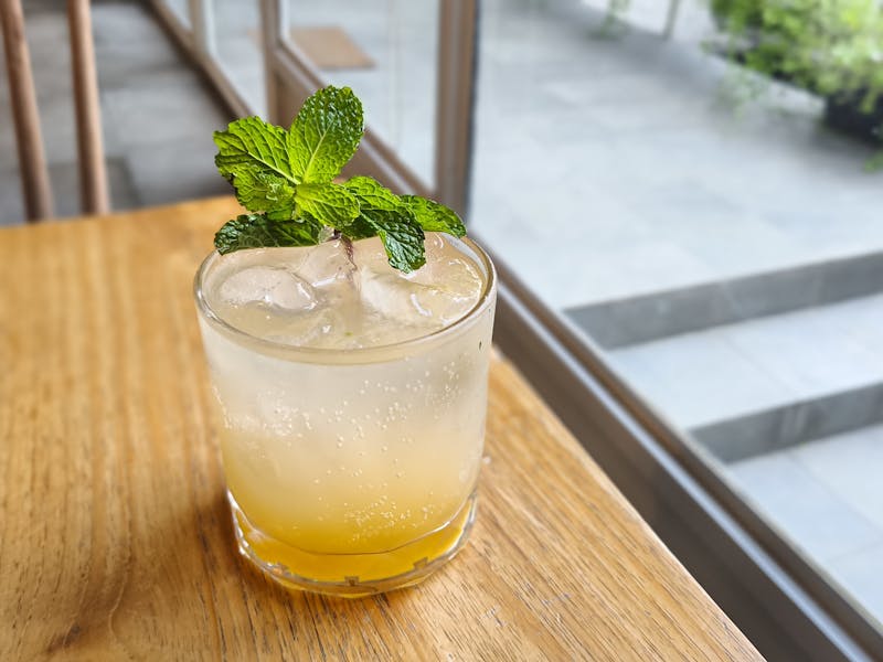 Fresh squeezed lemonade with ice